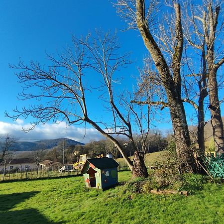 Maison Entre Campagne Et Foret Aspret-Sarrat Exterior foto